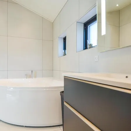 Five-Bedroom Holiday Home In Ebeltoft *