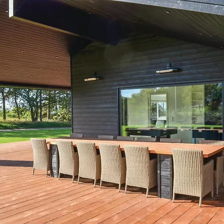 Ferienhaus Five-Bedroom Holiday Home In Ebeltoft